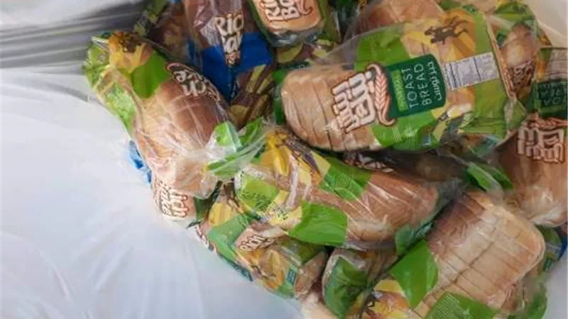 اعدام 128 كجم و 63 لتر لأغذية ومشروبات فاسدة بمدينة دهب.. صور