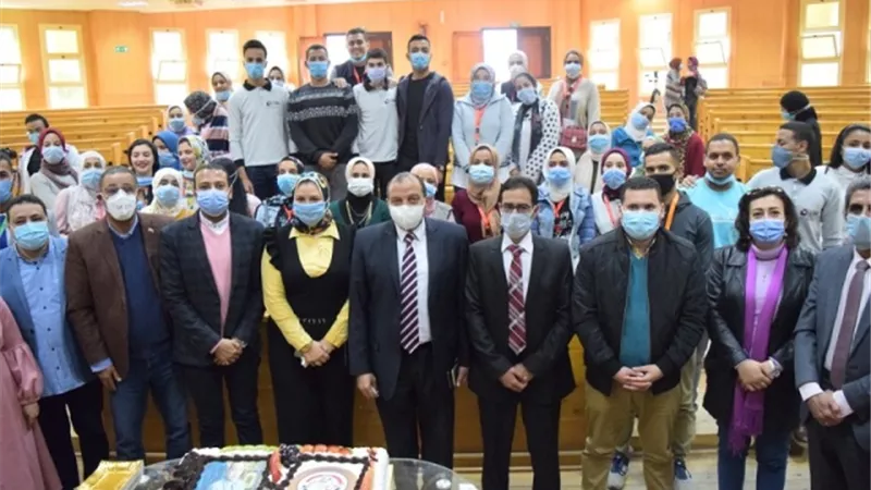 رئيس جامعة بنى سويف يشكر طلاب من أجل مصر