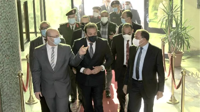محافظ بني سويف يستقبل وزير التعليم العالي في مستهل زيارته للمحافظة