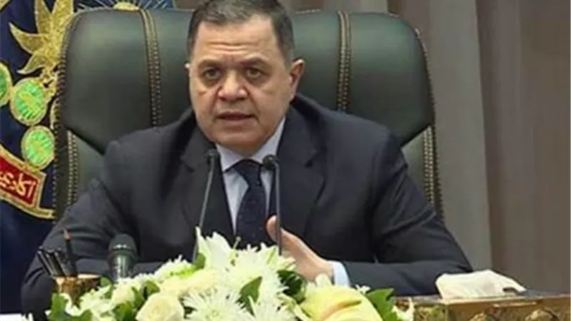 كشف تفاصيل فيديو طفل السيجارة وأمن الدقهلية يضبط المتهمين و الأم اعتادت تقديم سجائر مخدره له