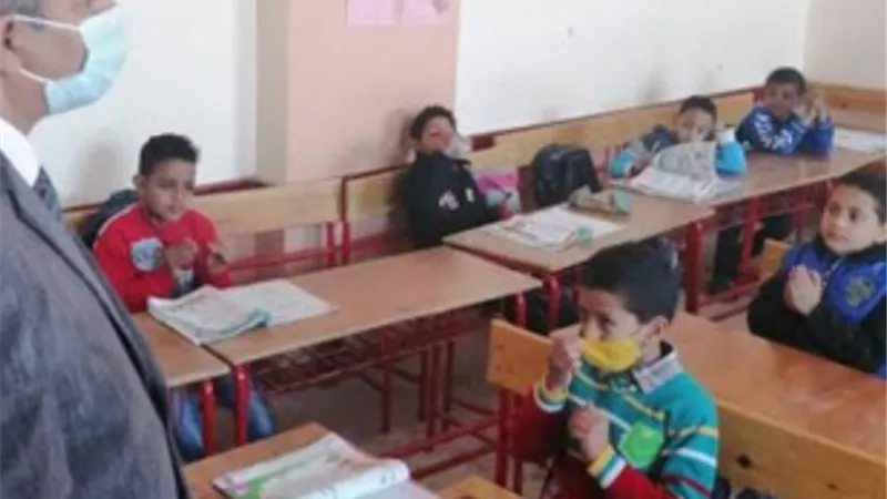 وكيل وزارة التعليم بقنا يتفقد مدرسة الشهيد همام الابتدائية فى جولة مفاجئة