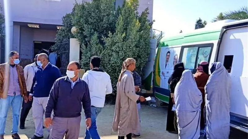 القافلة الصحية الموفدة من مديرية الصحة تختتم اعمالها بقرية المراقي بسيوة