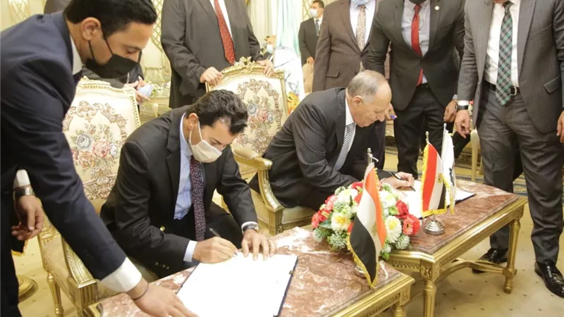 وزير الشباب يوقع بروتوكول تعاون مع رئيس هيئة قضايا الدولة
