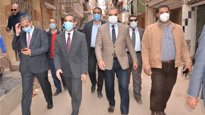 حملات للنظافة وشفط الاتربة وتطهير الشوارع لمواجهة فيروس كرونا-صور