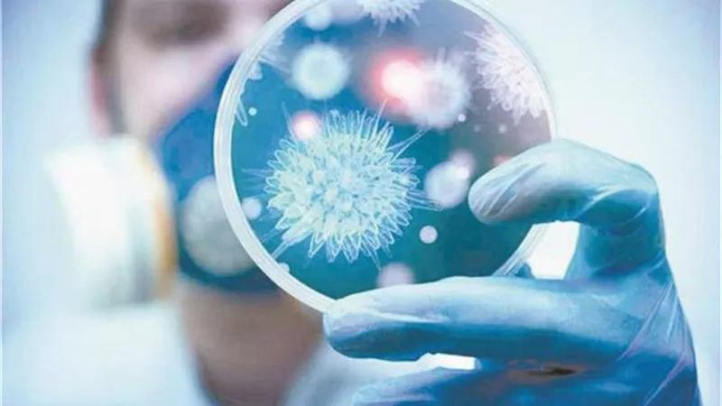 طبيب يزف بشرى سارة: «تحور فيروس كورونا قد يكون رحمة من الله».. فيديو