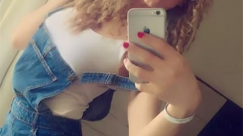 سيلفى إنجى خطاب يخطف الأنظار عبر إنستجرام