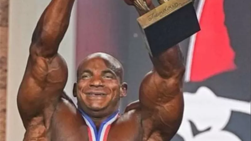 مصر للطيران تستعد لاستقبال البطل العالمي 