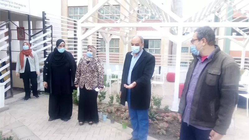جولة مديري الإدارات أثناء متابعتهم الميدانية للمدارس بالقليوبية