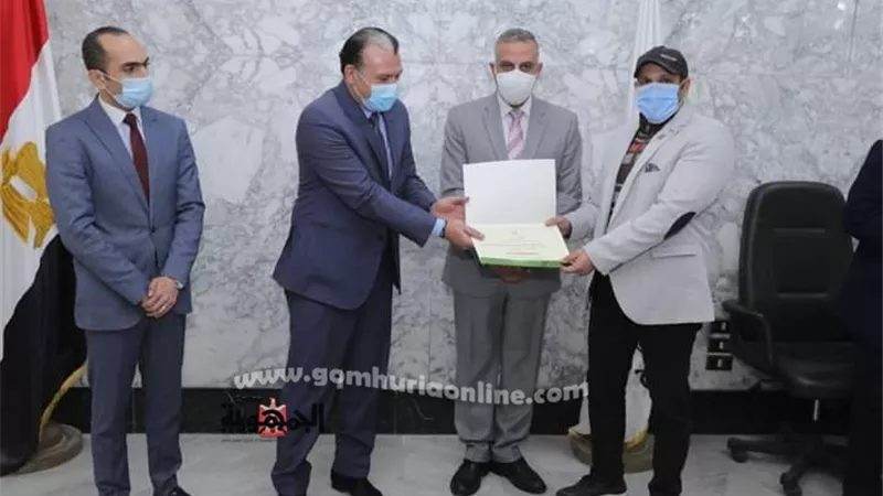 محافظ سوهاج يبحث آليات تنفيذ تطوير 7 مراكز و 181 قرية و 1123 نجع..صور