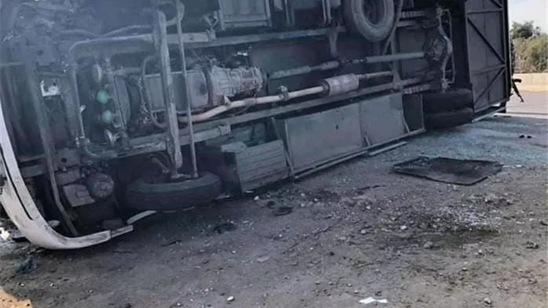 إصابة ١٣ طالب في انقلاب ميني باص بعد اصطدامه بسيارة في الدقهلية