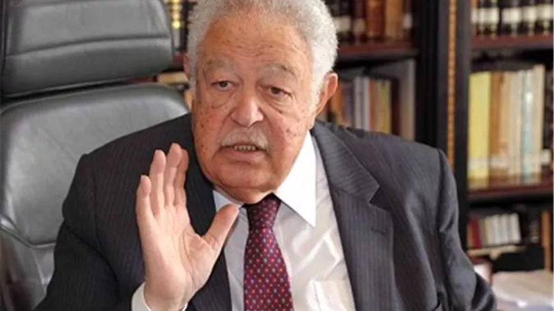 نقيب المحامين: فيما عدا الحالات الطارئة لن تعتد النقابة سوى بالمستشفيات المتعاقد معها
