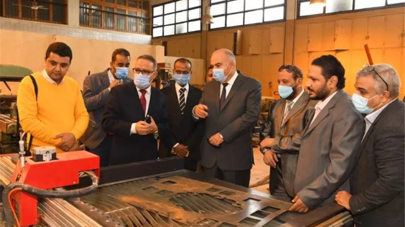 محافظ قنا يشهد الدورة الأولى لحضانة الأعمال التكنولوجية 