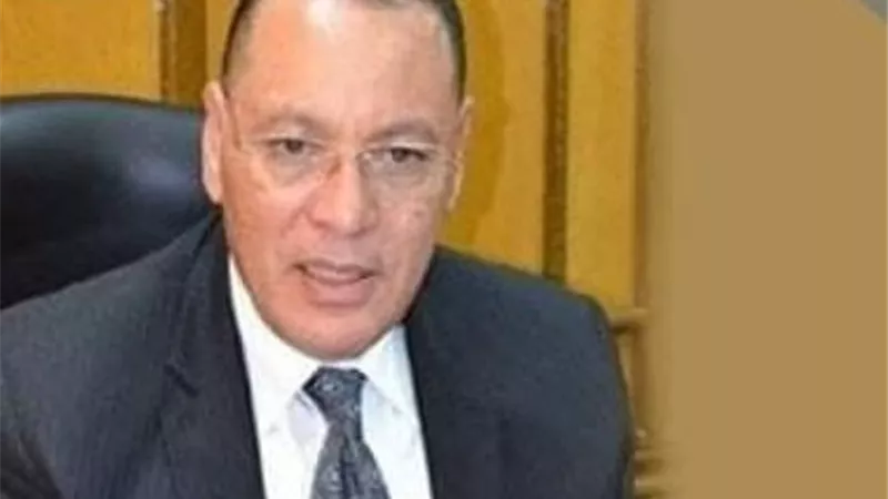 غراب يُصدر قرارين بترقية وتوفيق أوضاع عدد من أعضاء الهيئة التعليمية بالمحافظة