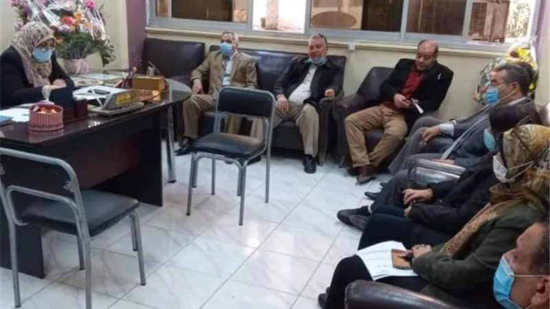 مدير عام الشئون التنفيذية تبحث خطة العمل وتفعيل الأنشطة التربوية بسوهاج..صور