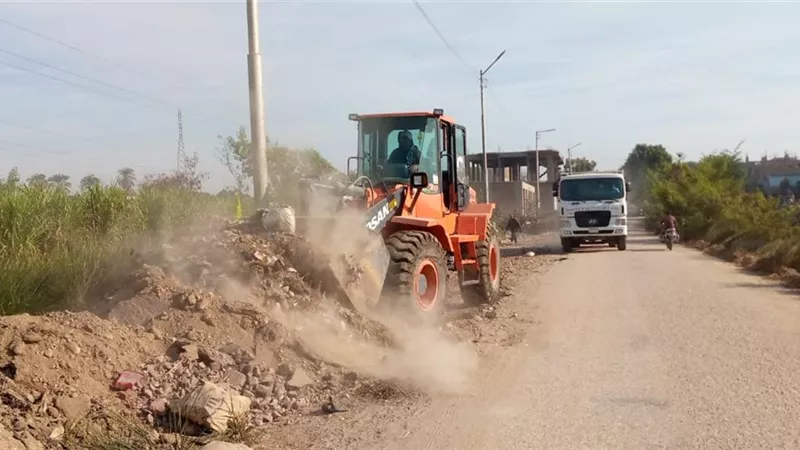 حملة نظافة بشوارع أرمنت جنوب غرب الأقصر
