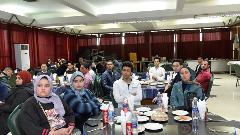 نائب رئيس جامعة أسيوط يعلن عن عقد دورات تدريبية لأعضاء اتحاد طلاب الكليات لزيادة وعيهم الفكرى والثقافي وتعزيز مهاراتهم المختلفة
