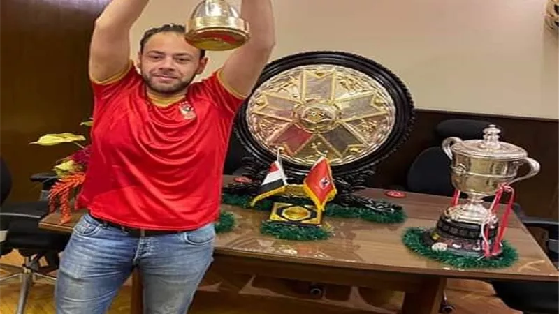 محمد على رزق يحتفل بنجاح 