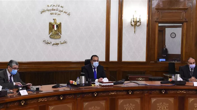 رئيس الوزراء يتابع الموقف الخاص بمشروعات الربط الكهربائي مع دول الجوار