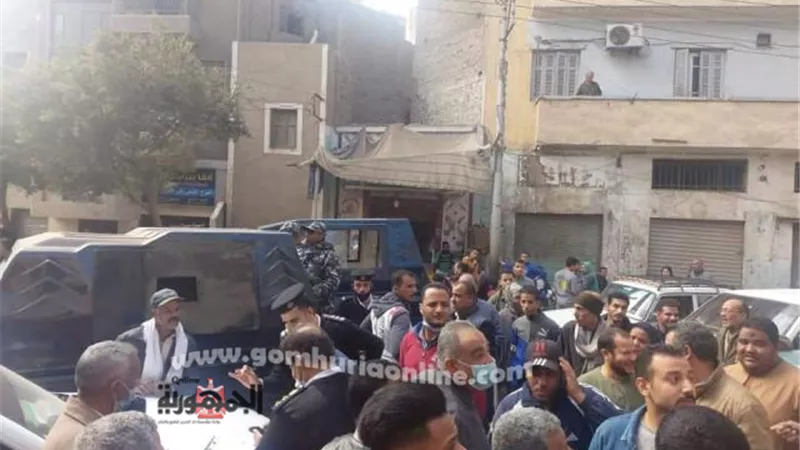 انهيار احد العقارات بشارع الشهيد محمد كامل بحى غرب اسيوط
