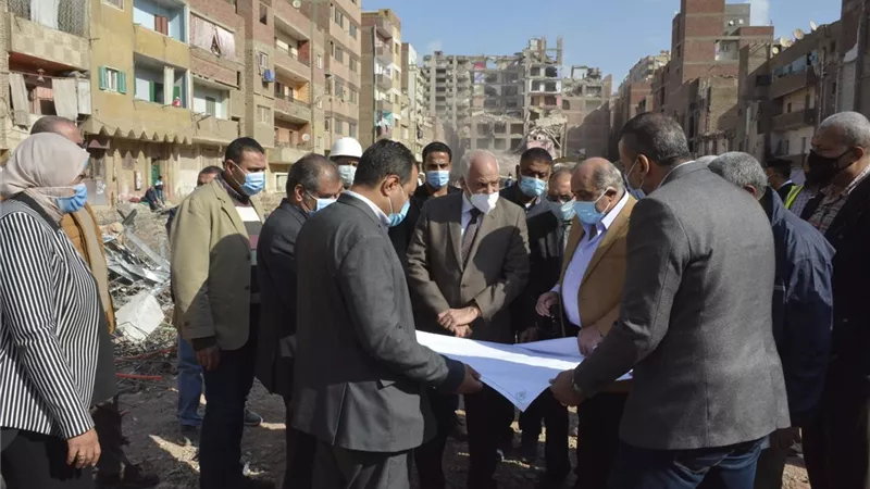 محافظ الجيزة يتفقد أعمال انشاء الكوبرى الرابط بين محور السادات والمنصورية