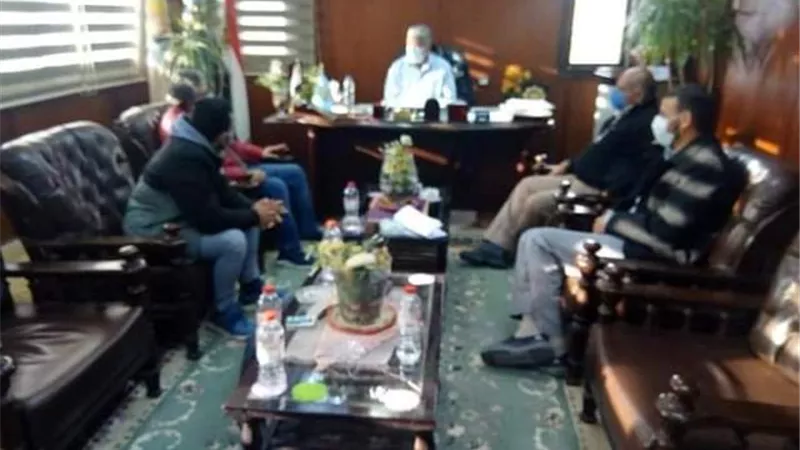 رئيس مركز ومدينة سيوة يلتقى مسئولي مؤسسة سقيا الماء
