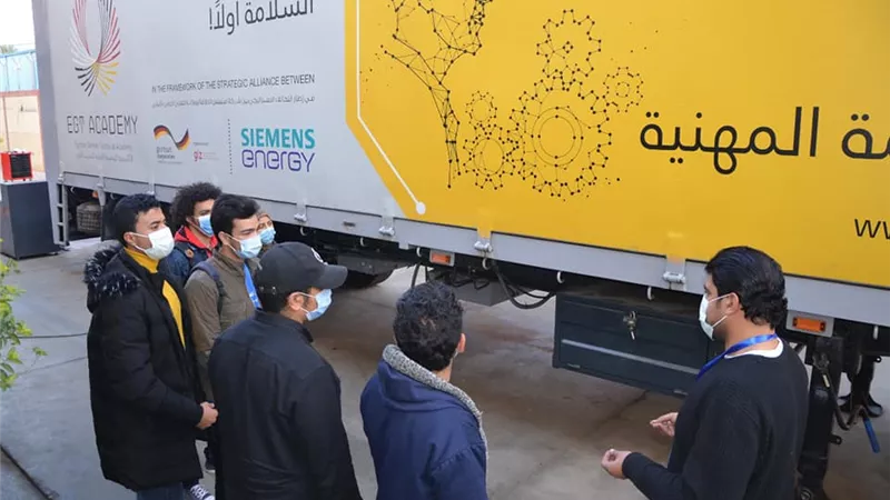 زيارات ميدانية لطلاب كلية الصناعة والطاقة الى الشركة المصرية لتطوير تقنيات التعليم