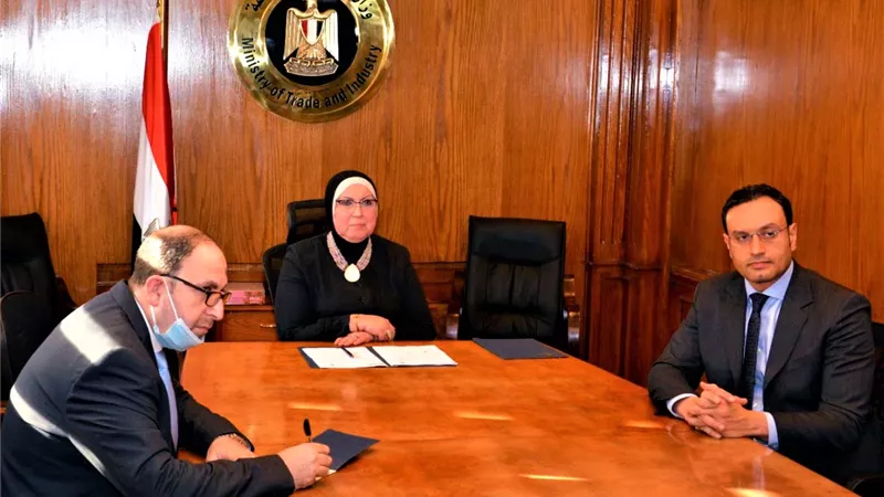 وزيرة التجارة والصناعة تبحث مع رئيس البنك الأفريقى للإستيراد والتصدير مبادرات البنك لتعزيز العلاقات التجارية بين الدول الإفريقية