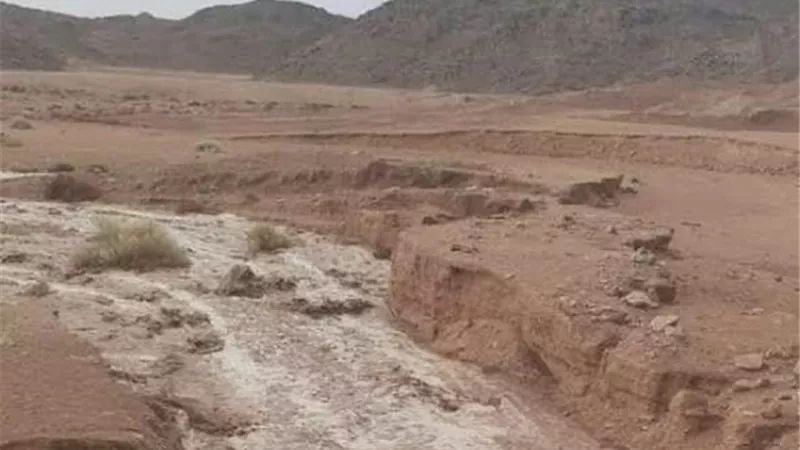 السيول تغلق طريق القصير - سفاجا
