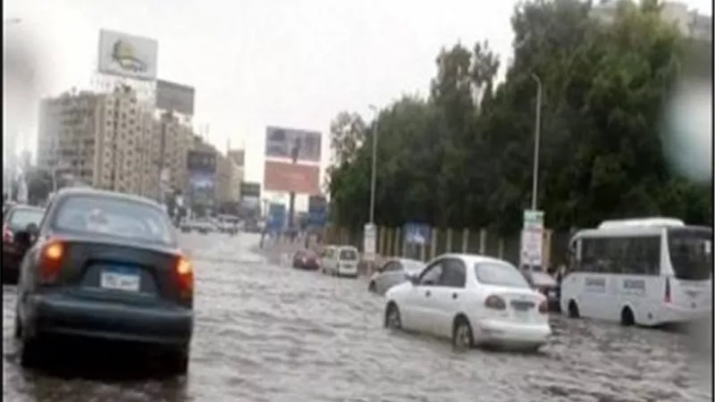 غلق طريق القصير اتجاه قفط بسبب السيول