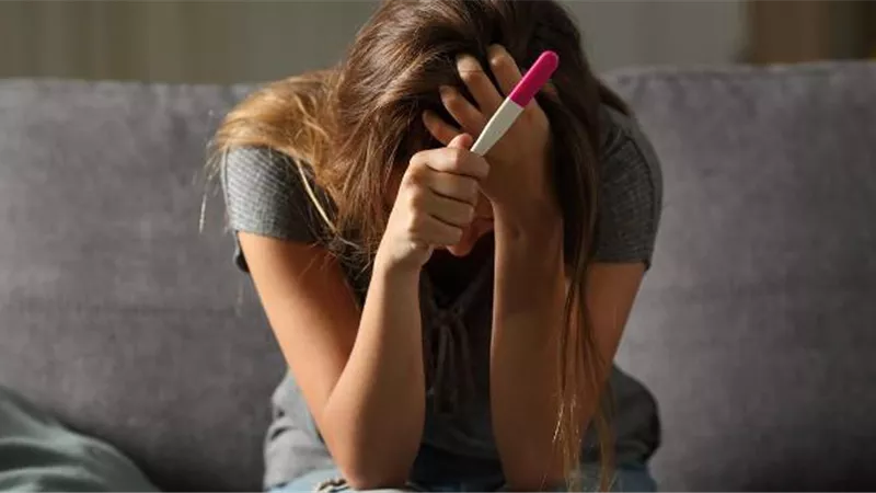 أستاذ نساء وتوليد تكشف حل تأخر الإنجاب لزيادة فرص الحمل