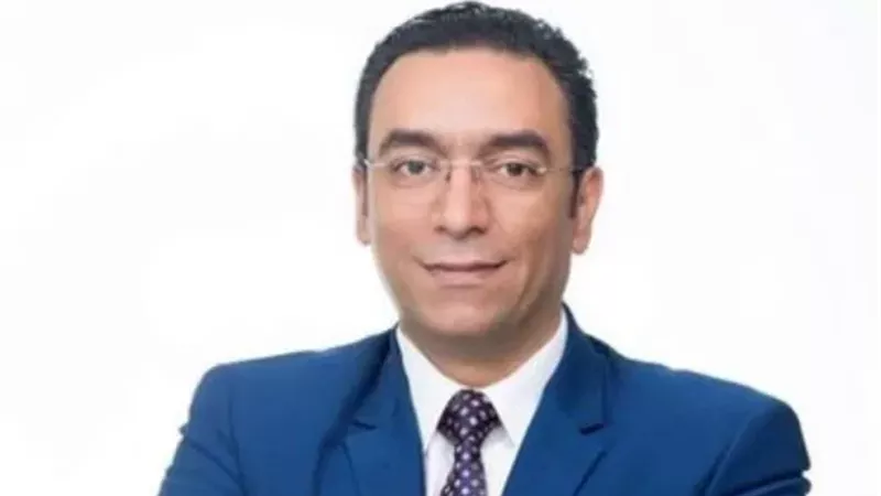 حجاج يكشف حقيقة رفع علامة توثيق صفحة اَبل على فيسبوك.. فيديو