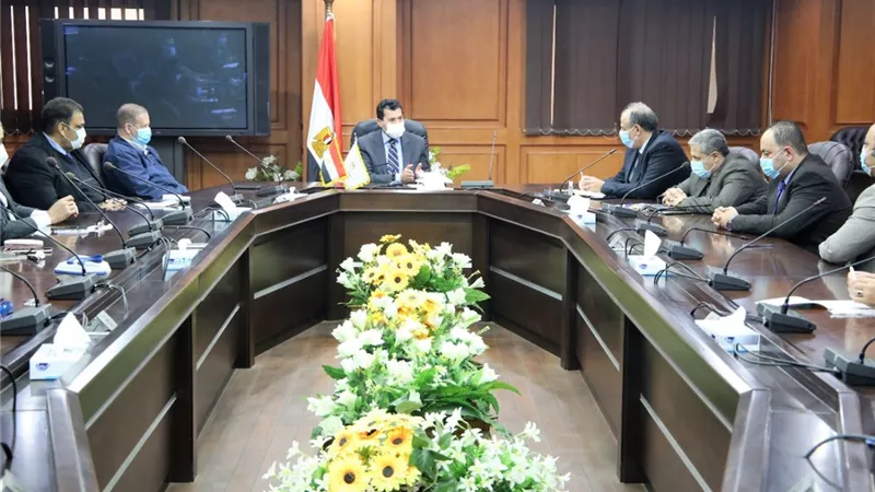 وزيرالشباب : تطبيق الإجراءات الإحترازية والضوابط الصحية على مختلف الأنشطة والبطولات