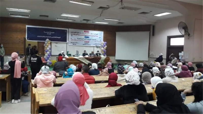تداعيات أزمة كورونا على الاسرة ندوة بكلية الاقتصاد المنزلى فى حلوان.. بالصور
