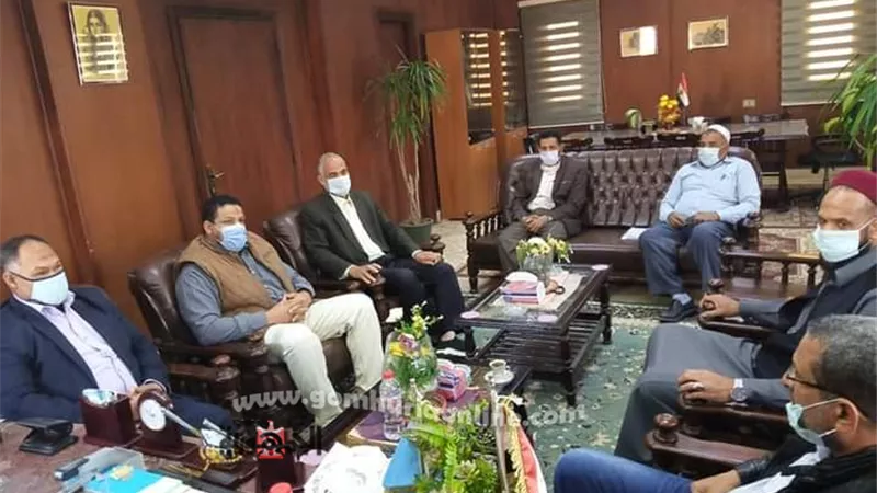 رئيس مركز ومدينة سيوة يتابع أعمال اللجنة الدائمة لإدارة مياه الري والصرف الزراعي
