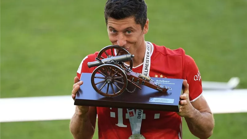 روبرت ليفاندوفسكى أفضل لاعب في عام 2020