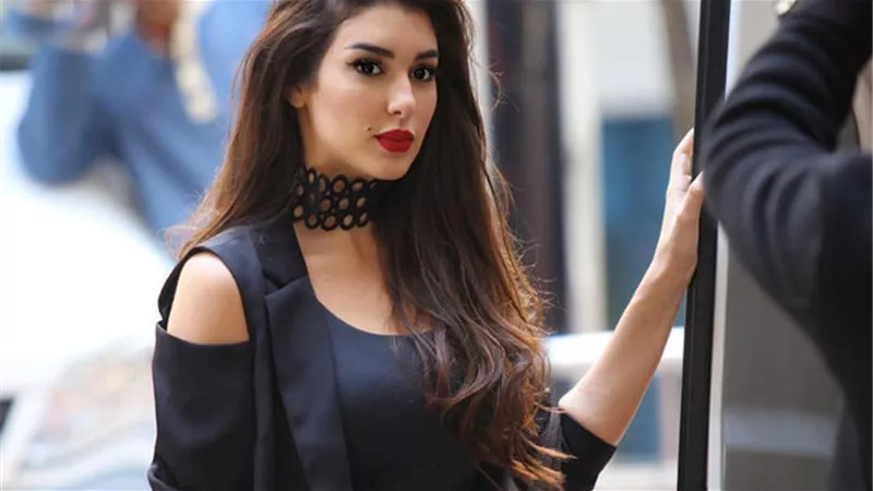 ياسمين صبرى تخطف الانظار وسط الطبيعة الخلابه.. صور
