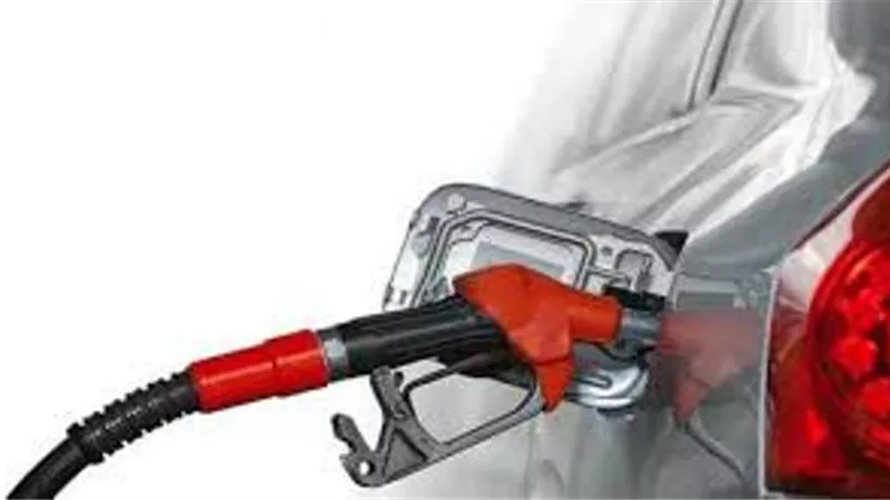 الحكومة تنفى رفع أسعار البنزين