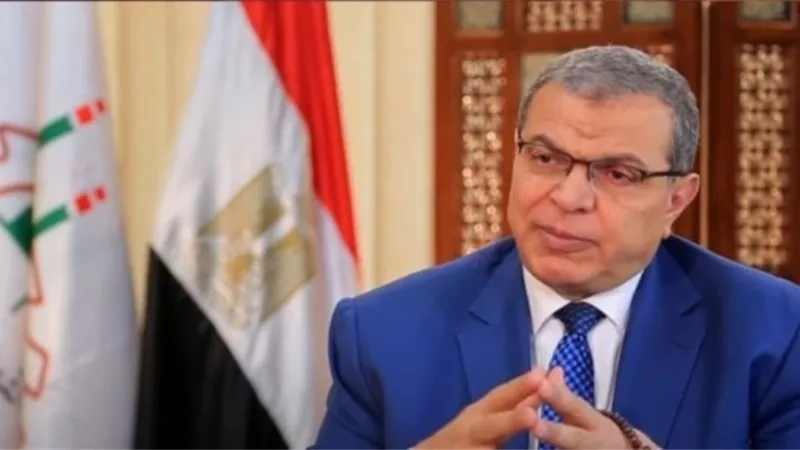القوي العاملة : تعيين 12 شاباً .. والتفتيش على 211 منشأة بالوادي الجديد