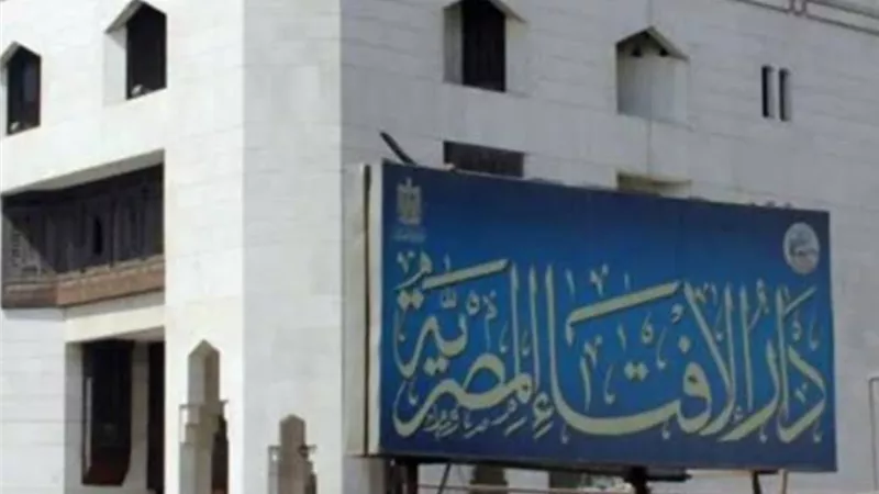 حكم تصرف الأب والأم في أموالهما وتمييز الذكور؟ .. دار الإفتاء تجيب