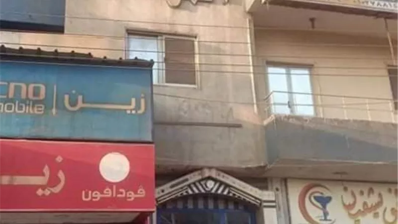 مصرع عامل وإصابة اخر طعنهما مختل علقيا في موقف شبين القناطر