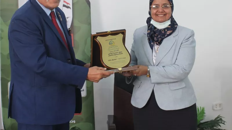 إهداء درع 