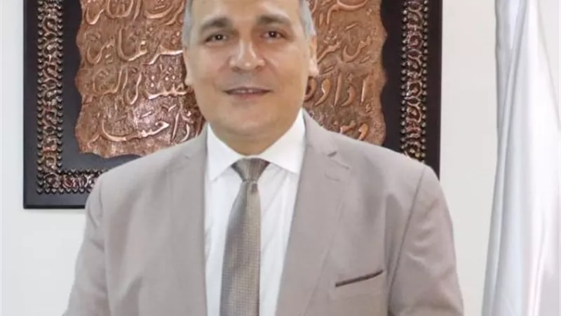 تعقيم مديرية تعليم القاهرة ومنع دخول أى شخص بدون كمامة.. بالصور