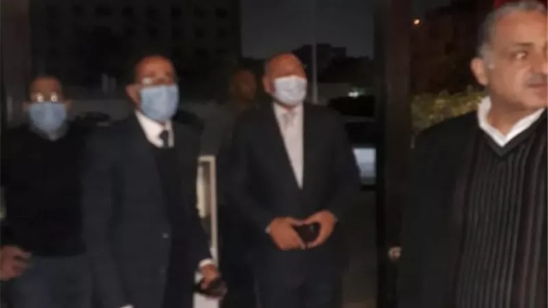 حملة ليلية بقيادة نائب محافظ القاهرة على المحلات المخالفة فى النزهة.. بالصور