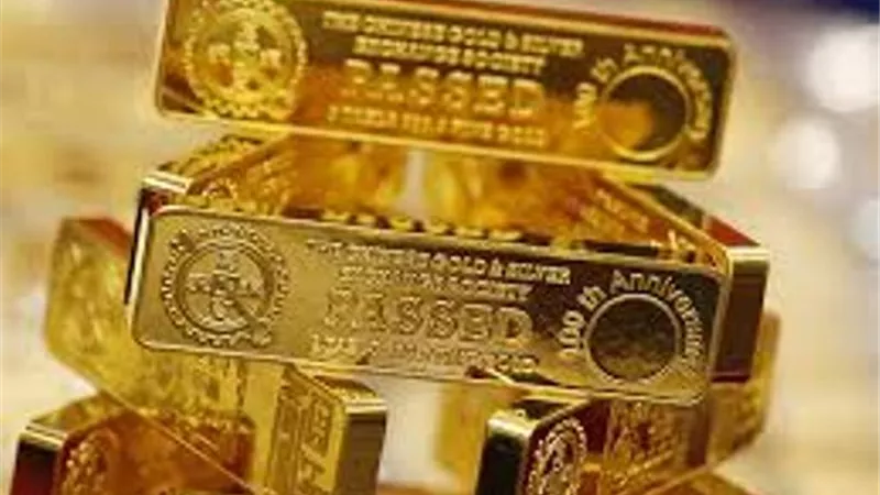 الذهب يتألق مع نزول الدولار قبيل تصويت مجلس الشيوخ الأمريكى بشأن التحفيز