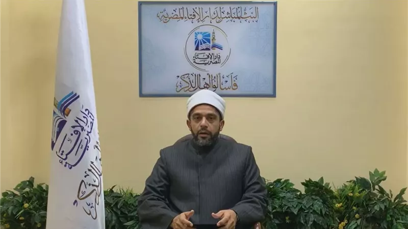 هل يجوز ذكر الله وانا ارتدي الشورت؟ .. دار الإفتاء تجيب