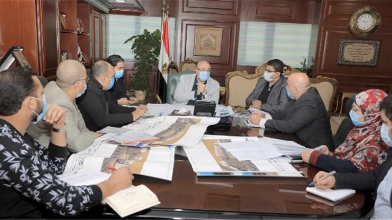 محافظ بني سويف يبحث إقامة مجمع غذائي ومحطة تجفيف للحاصلات الزراعية