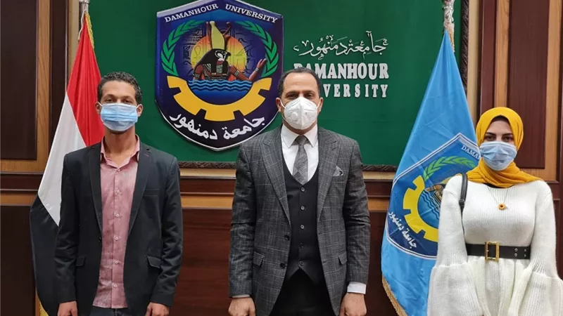 حرصا على مستقبله.. رئيس جامعة دمنهور يوافق على التماس «طالب كلية التجارة» بعد قرار فصله