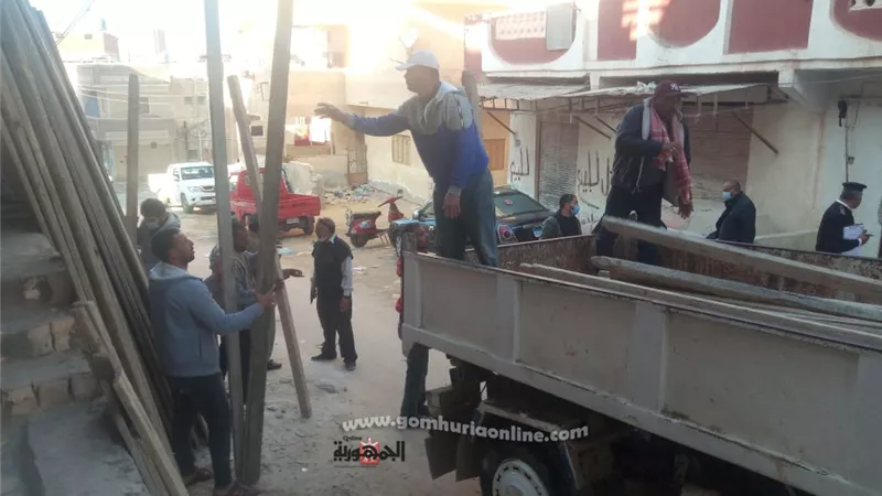 غلق وتشميع 9 محال تجارية تعمل بدون ترخيص وايقاف اعمال 4 عقارات مخالفة بمرسي مطروح