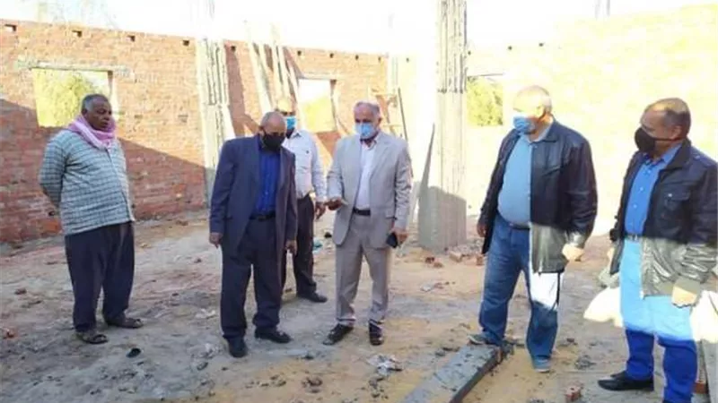 بتكلفة 350 ألف جنيه انشاء مبنى الوحدة القروية لعزب القصر بالوادى الجديد.صور