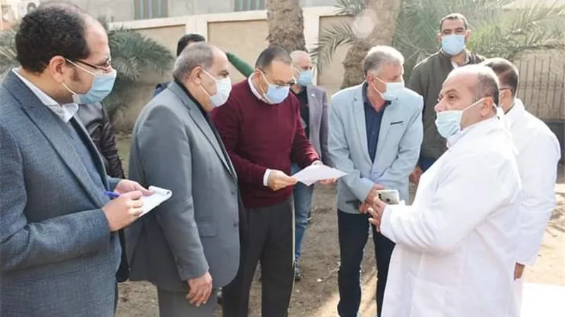 محافظ الشرقية يتفقد مبنى الوحدة البيطرية بالرحمانية المتصدع ويوجه بتوفير مكان بديل للعاملين مع الاستمرار في تقديم الخدمات البيطرية